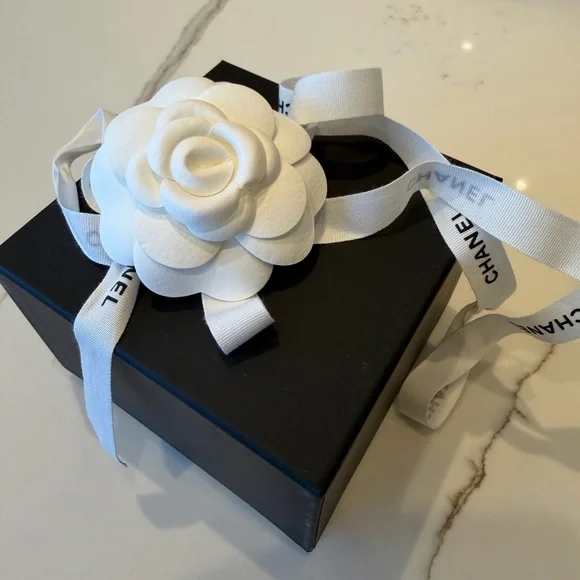 NIB NWT Chanel Camillia Brooch - Light Orange/Pink - Gorgeous!!! - Picture 9 of 10